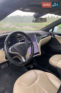 Лифтбек Tesla Model S 2015 в Львове