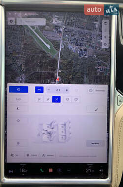 Лифтбек Tesla Model S 2015 в Львове