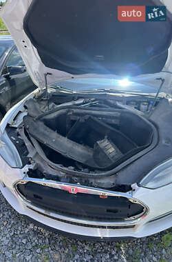 Лифтбек Tesla Model S 2013 в 