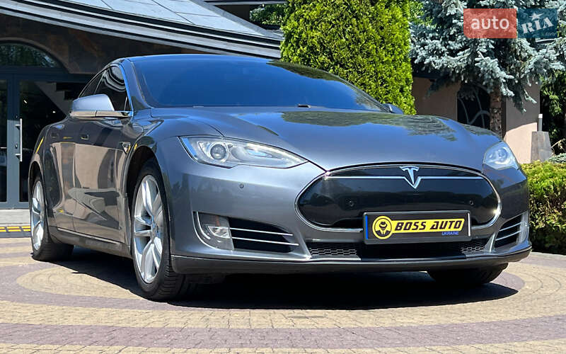 Tesla Model S 2014