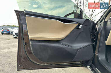 Лифтбек Tesla Model S 2013 в 