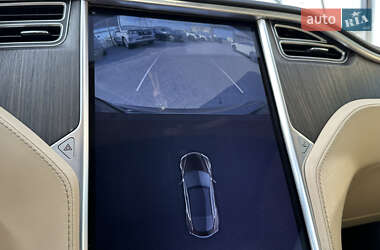 Лифтбек Tesla Model S 2013 в 