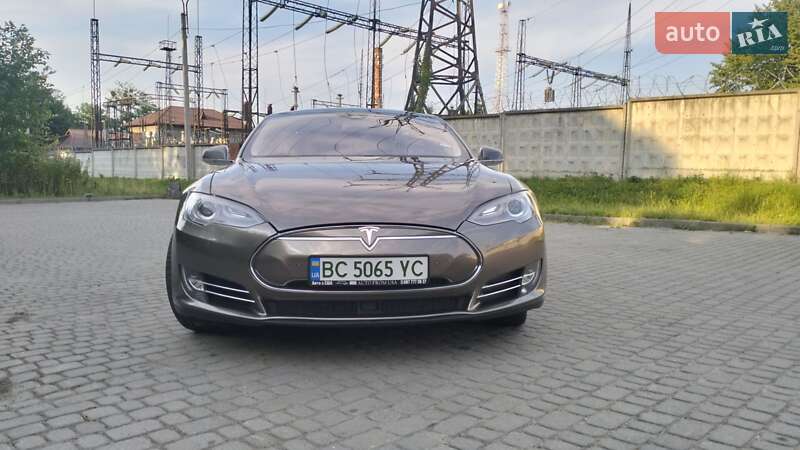 Ліфтбек Tesla Model S 2015 в Львові
