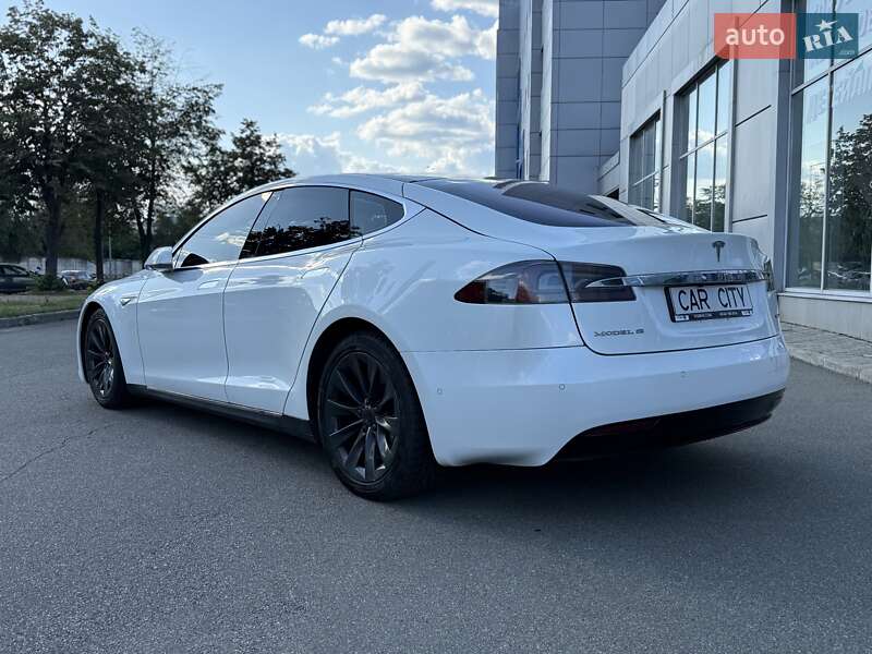 Ліфтбек Tesla Model S 2016 в Києві