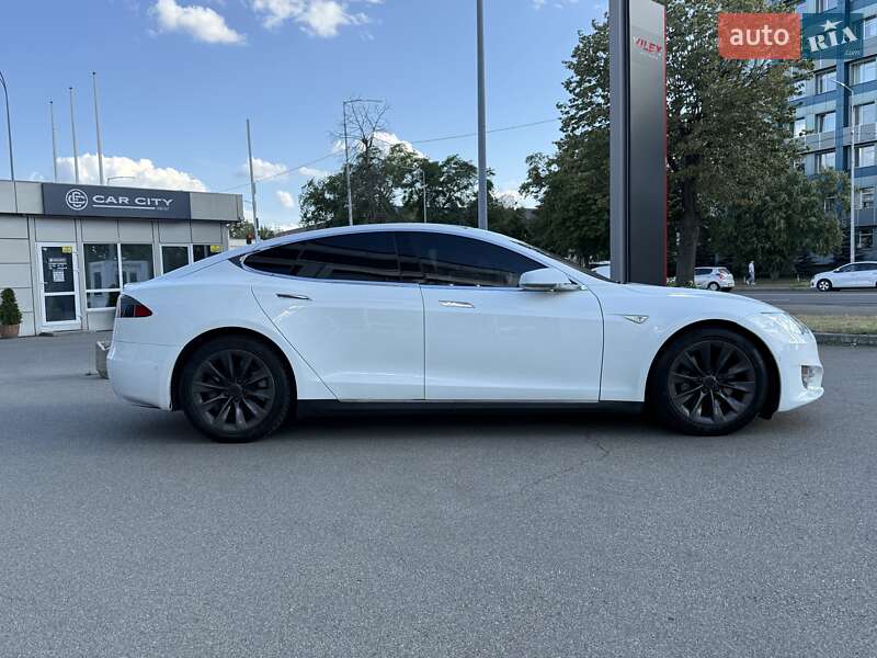 Ліфтбек Tesla Model S 2016 в Києві