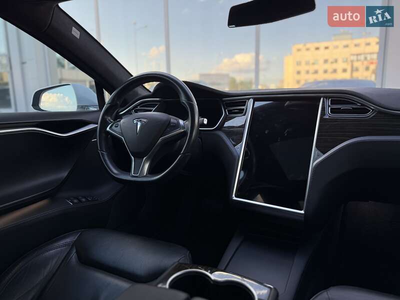Ліфтбек Tesla Model S 2016 в Києві
