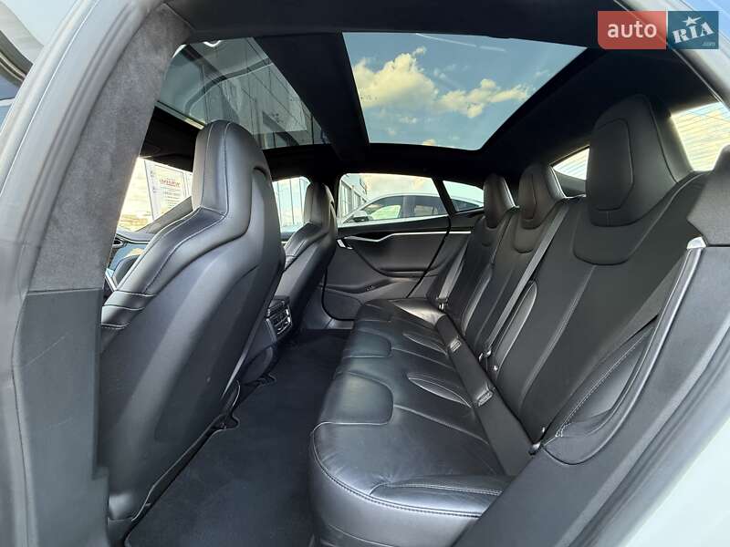 Ліфтбек Tesla Model S 2016 в Києві