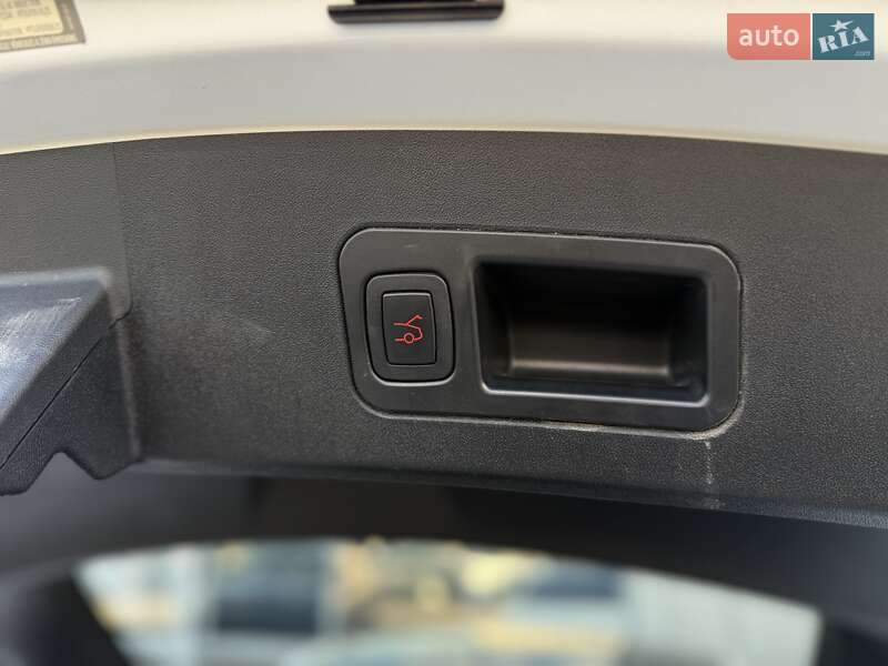 Ліфтбек Tesla Model S 2016 в Києві
