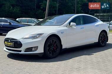 Лифтбек Tesla Model S 2015 в 