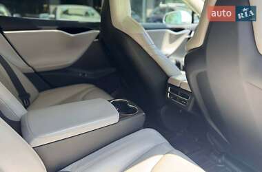 Лифтбек Tesla Model S 2015 в 
