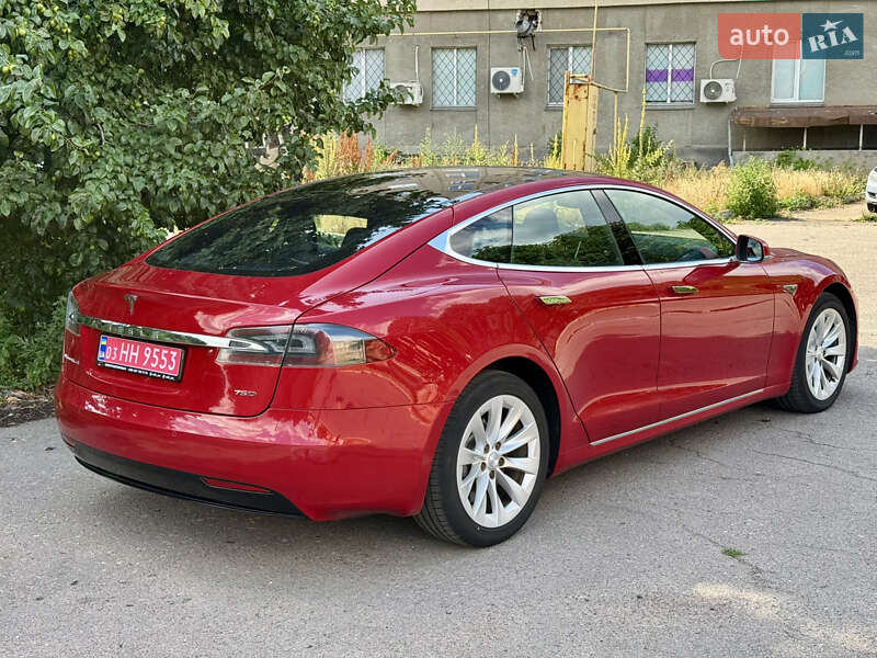 Ліфтбек Tesla Model S 2017 в Черкасах