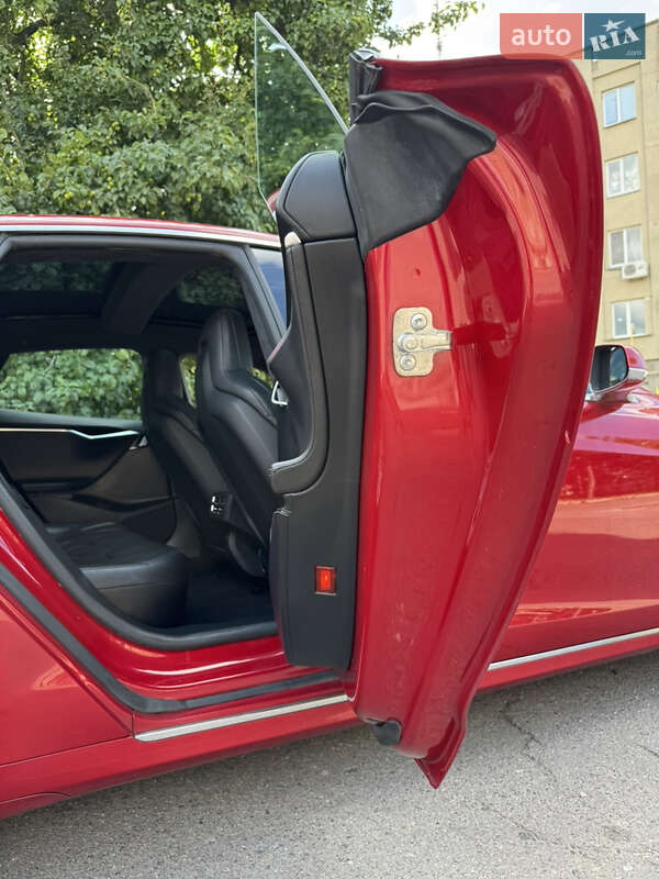 Ліфтбек Tesla Model S 2017 в Черкасах