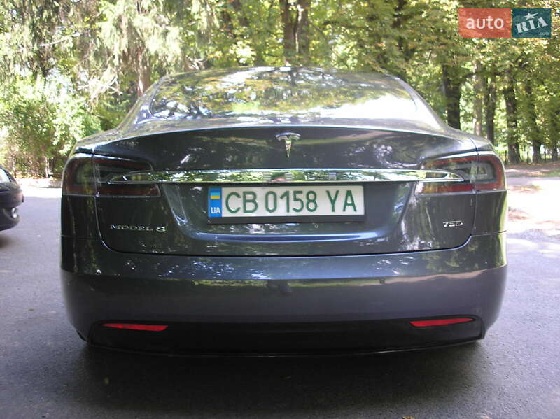 Ліфтбек Tesla Model S 2017 в Ніжині