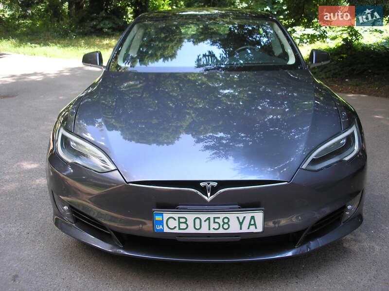 Ліфтбек Tesla Model S 2017 в Ніжині