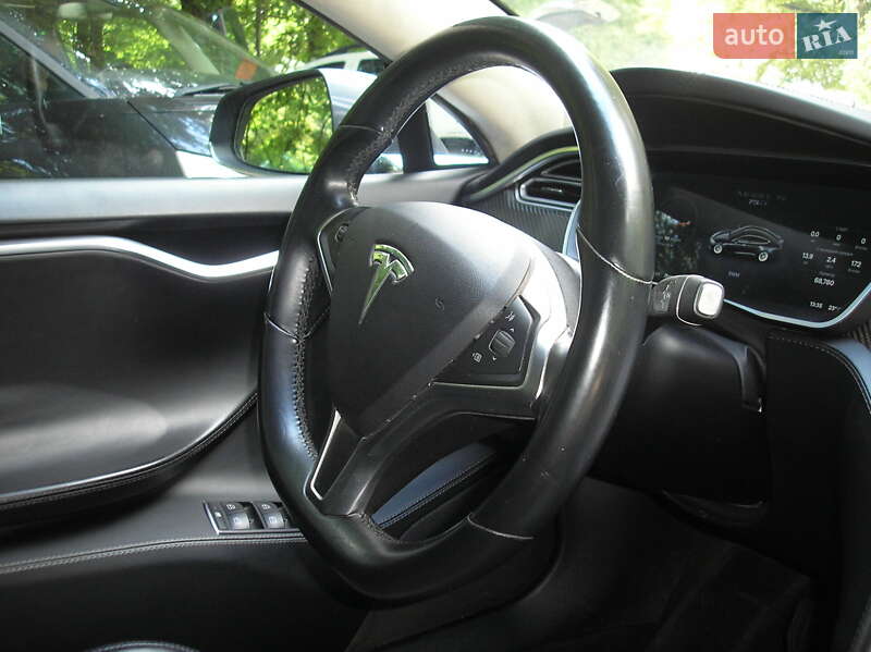 Ліфтбек Tesla Model S 2017 в Ніжині