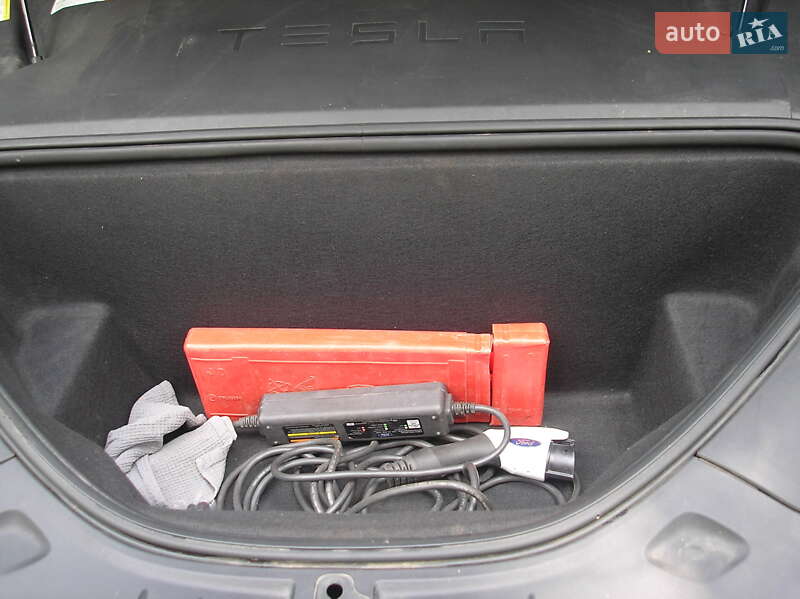 Ліфтбек Tesla Model S 2017 в Ніжині