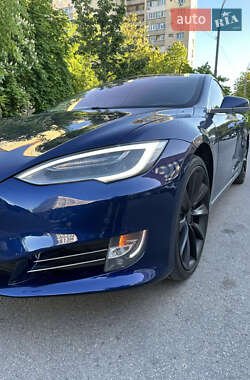 Лифтбек Tesla Model S 2017 в Киеве