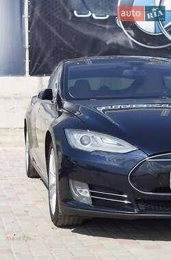Хэтчбек Tesla Model S 2014 в 