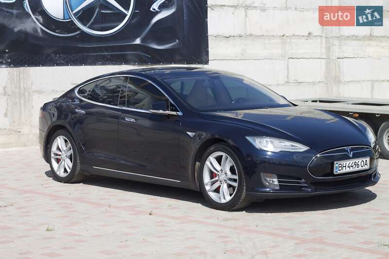 Tesla Model S 2014