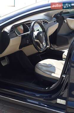 Хэтчбек Tesla Model S 2014 в 