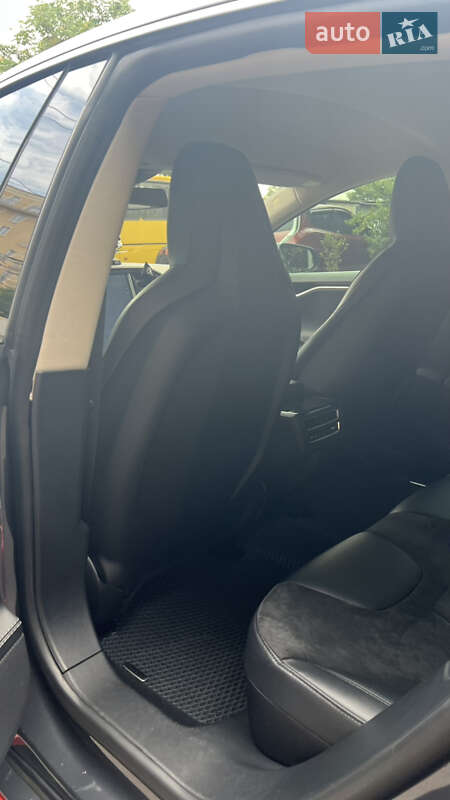 Ліфтбек Tesla Model S 2015 в Одесі