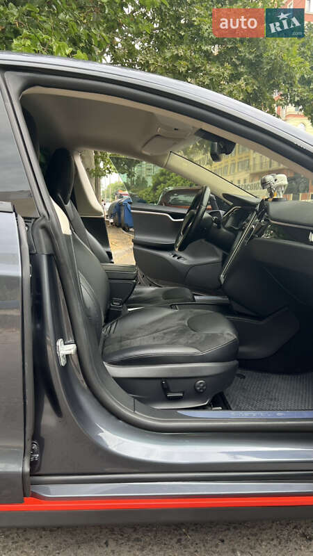 Ліфтбек Tesla Model S 2015 в Одесі