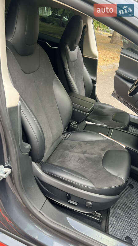 Ліфтбек Tesla Model S 2015 в Одесі