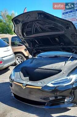 Лифтбек Tesla Model S 2018 в 