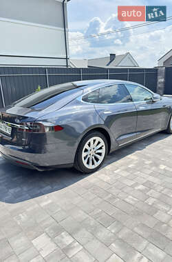 Лифтбек Tesla Model S 2015 в 