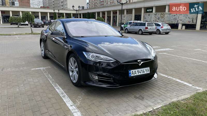 Лифтбек Tesla Model S 2015 в Хмельницком