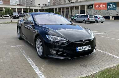 Лифтбек Tesla Model S 2015 в 