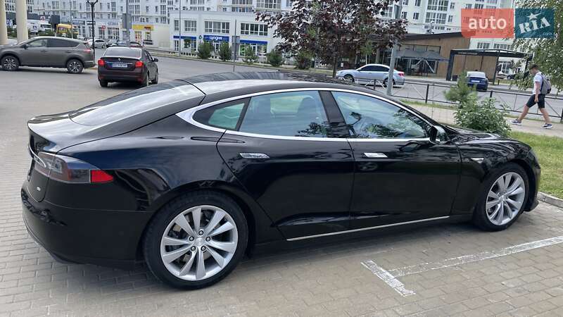 Лифтбек Tesla Model S 2015 в Хмельницком