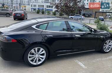 Лифтбек Tesla Model S 2015 в 