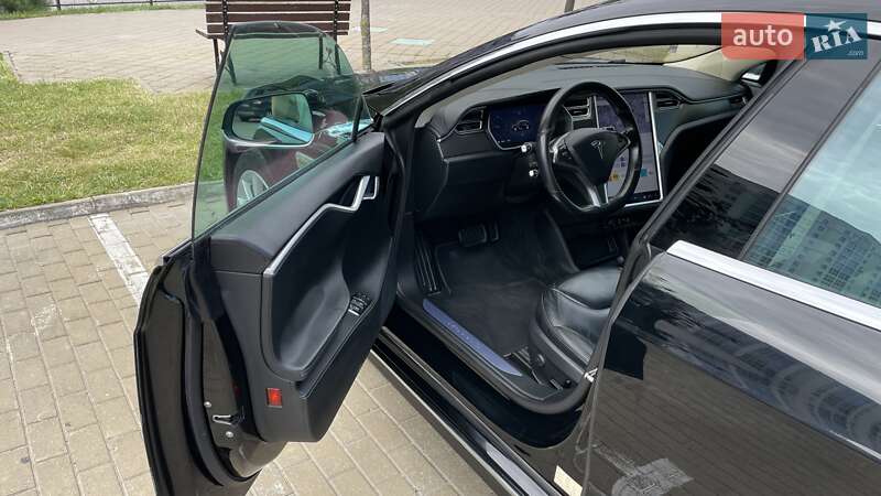 Лифтбек Tesla Model S 2015 в Хмельницком