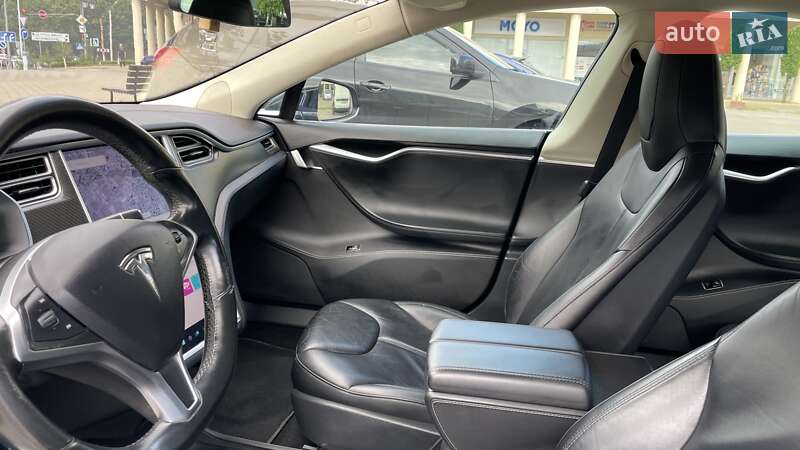 Лифтбек Tesla Model S 2015 в Хмельницком