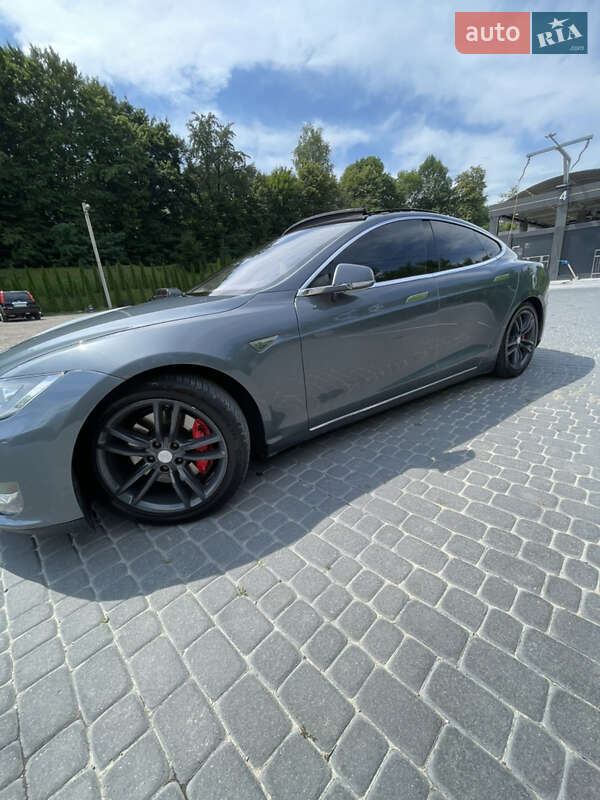 Лифтбек Tesla Model S 2014 в Львове