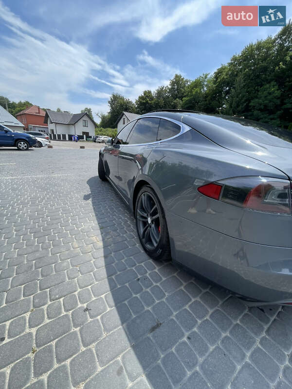 Лифтбек Tesla Model S 2014 в Львове