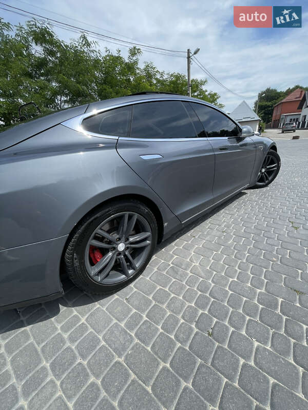 Лифтбек Tesla Model S 2014 в Львове