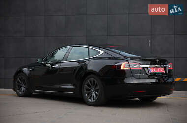 Лифтбек Tesla Model S 2017 в 