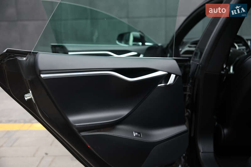 Ліфтбек Tesla Model S 2017 в Житомирі