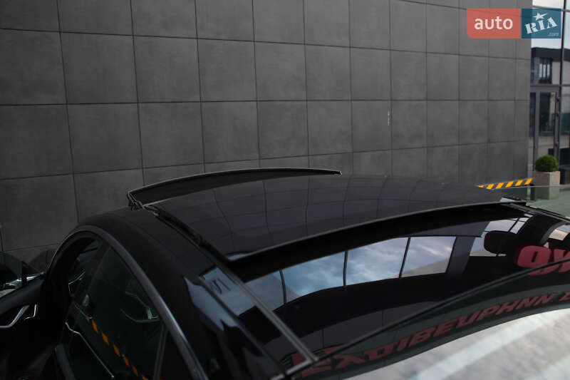 Ліфтбек Tesla Model S 2017 в Житомирі