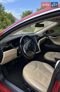 Лифтбек Tesla Model S 2015 в 