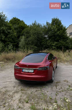 Лифтбек Tesla Model S 2015 в 