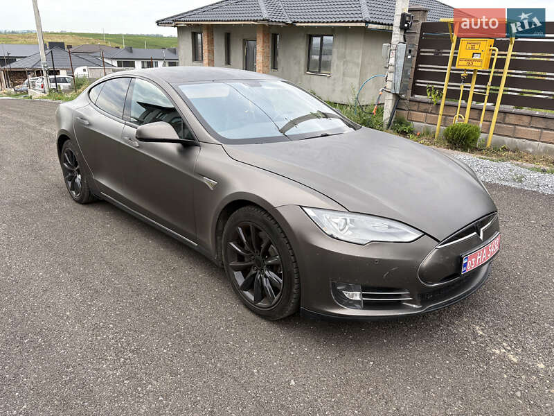 Лифтбек Tesla Model S 2014 в 