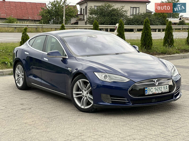 Лифтбек Tesla Model S 2015 в 