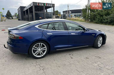 Лифтбек Tesla Model S 2015 в 