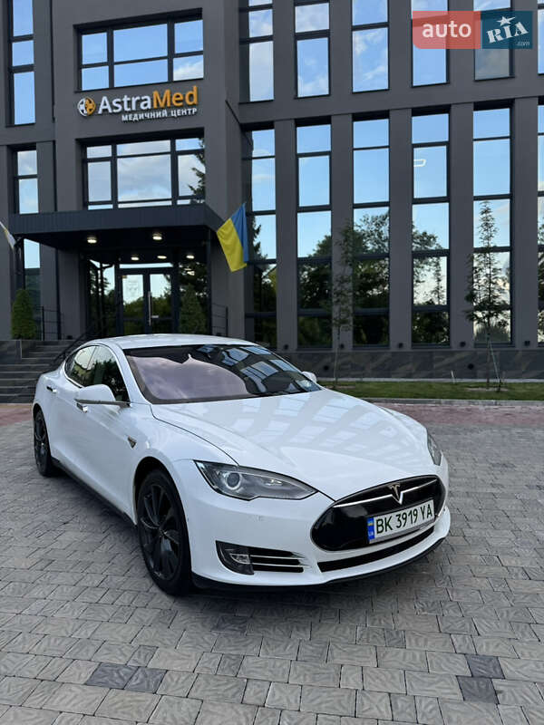 Лифтбек Tesla Model S 2015 в Ровно фото 4 Лифтбек Tesla Model S 2015 в Ровно