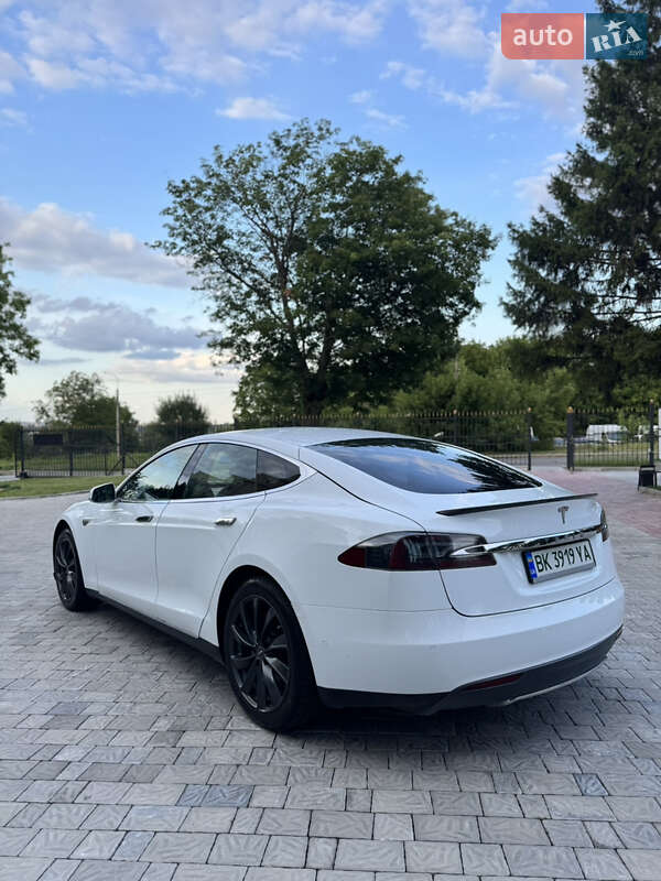 Лифтбек Tesla Model S 2015 в Ровно фото 10 Лифтбек Tesla Model S 2015 в Ровно