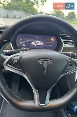 Лифтбек Tesla Model S 2015 в 