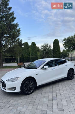 Лифтбек Tesla Model S 2015 в 